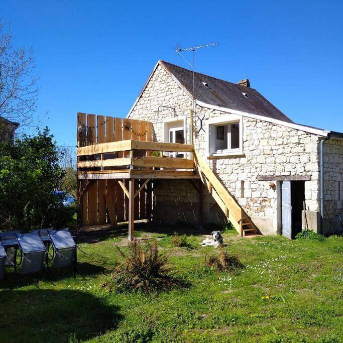 Location de vacances pour 8 personnes, avec Balcon et Terrasse ainsi que Jardin et Piscine à Baugé-en-Anjou