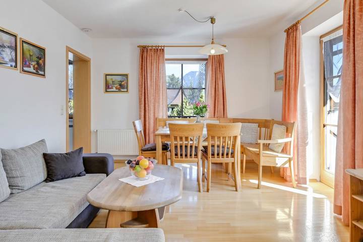 Ganze Wohnung, Katharinenhof Ferienwohnung "Kramer Sehr Groß" mit Balkon, Bergblick & Wlan in Garmisch-Partenkirchen, Bayerische Alpen