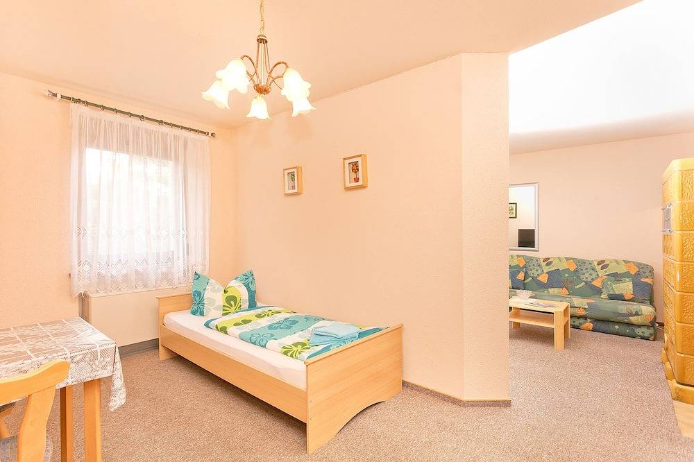 Ganze Wohnung, Ferienwohnung Helga in ruhiger Lage am Bodden in Neuenkirchen (Rügen), Rügen