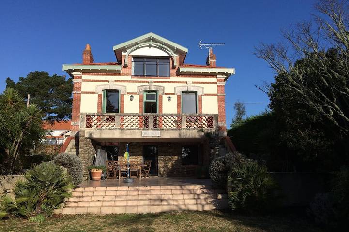 Villa pour 13 personnes, avec balcon et jardin