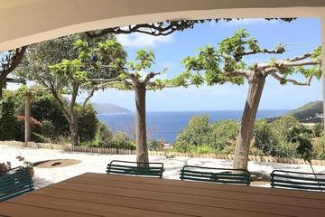 Location de vacances pour 8 personnes, avec terrasse dans Plage de Tiuccia