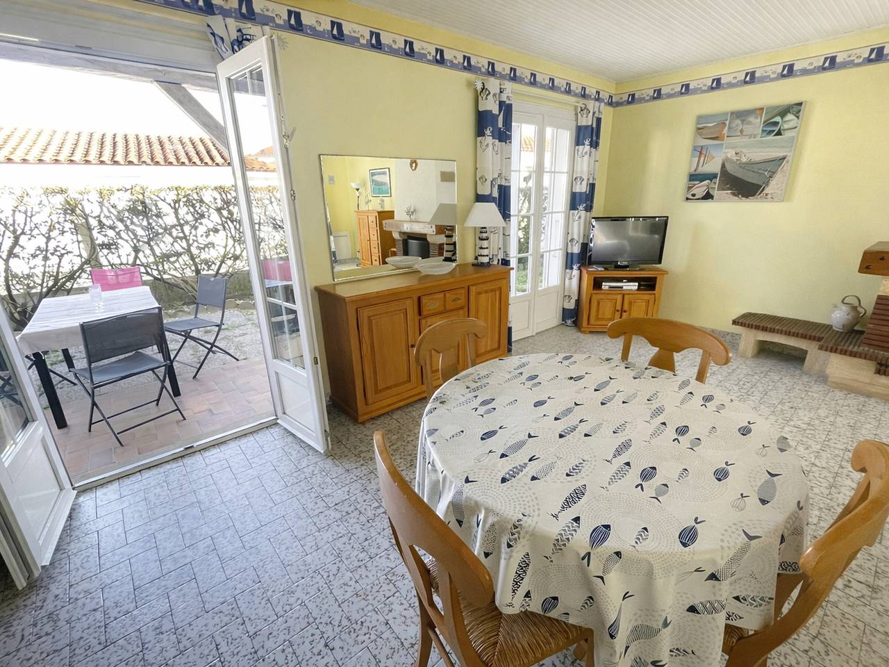 Single-Story House Downtown, Near Beach, Private Garden, Parking, Pets Allowed in La Tranche-sur-Mer, Vendée
