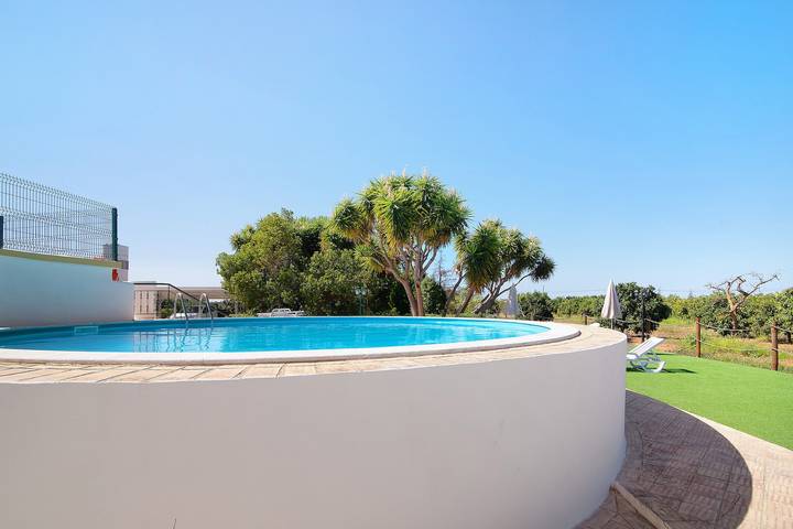 Maison de vacances 'Quinta Alegre Tavira T2' avec piscine partagée, Wi-Fi et climatisation in Luz de Tavira e Santo Estévão, Parque Natural da Ria Formosa