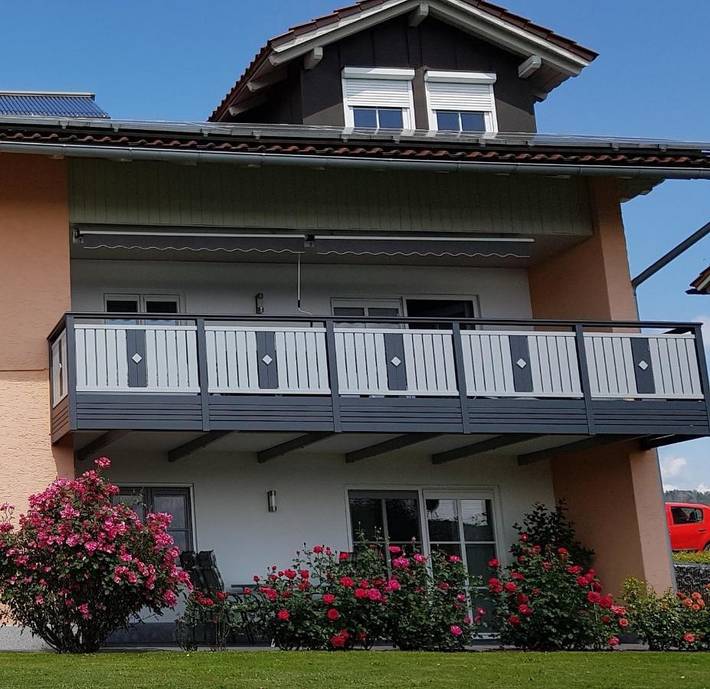 Ferienwohnung für 6 Personen, mit Terrasse und Garten sowie Ausblick
