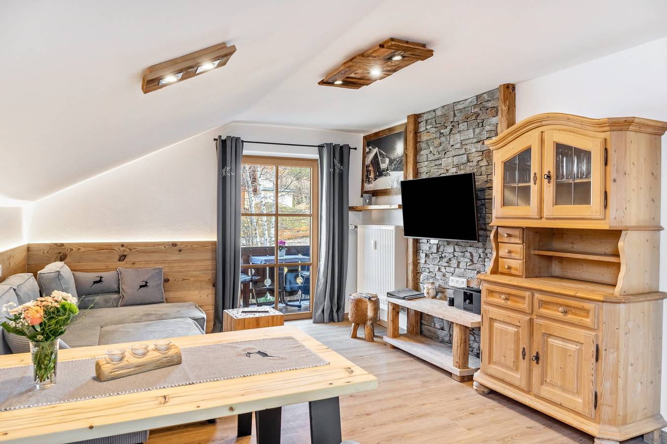 Ganze Wohnung, Ferienwohnung "Haus Alpenquelle Seeblick" mit Bergblick, Balkon und Wlan in Bad Kohlgrub, Bayerische Alpen