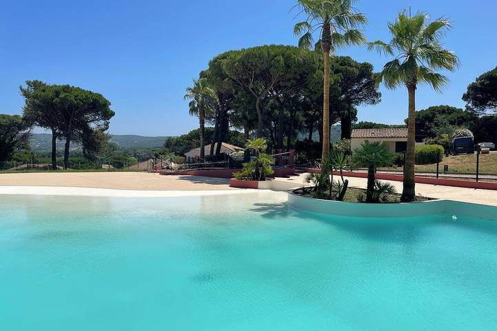 Chalet pour 6 personnes, avec piscine et terrasse à Gassin