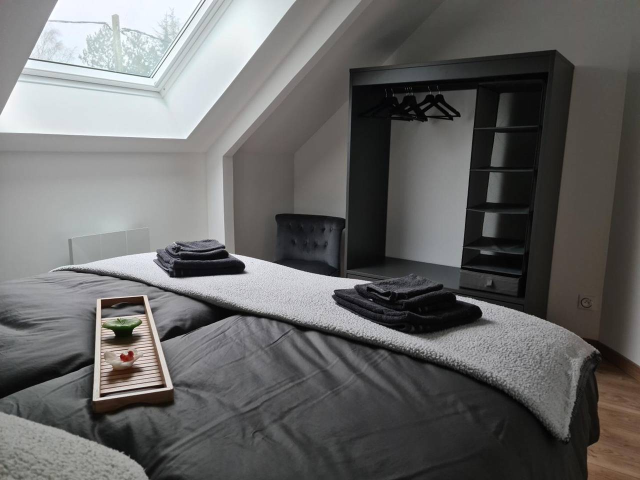 Charmant gîte 80m² proche frontière belge, jardin privatif, terrasse, tout inclus, 2 chambres, Wifi in Sebourg, Région de Valenciennes