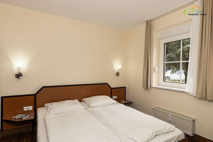 Ganze Wohnung, Boddenhof Apartment 44 - Terrasse, Hund willkommen - Boddenhof Stedar in Buschvitz, Bergen auf Rügen und Umgebung
