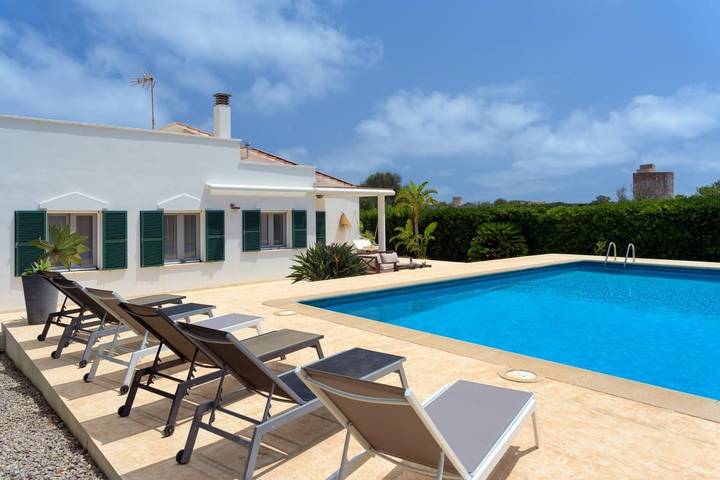 Apartamento vacacional entero, Villa Turquesa Piscina Infinita, encanto y relax en Menorca in Punta Prima, Sant Lluís