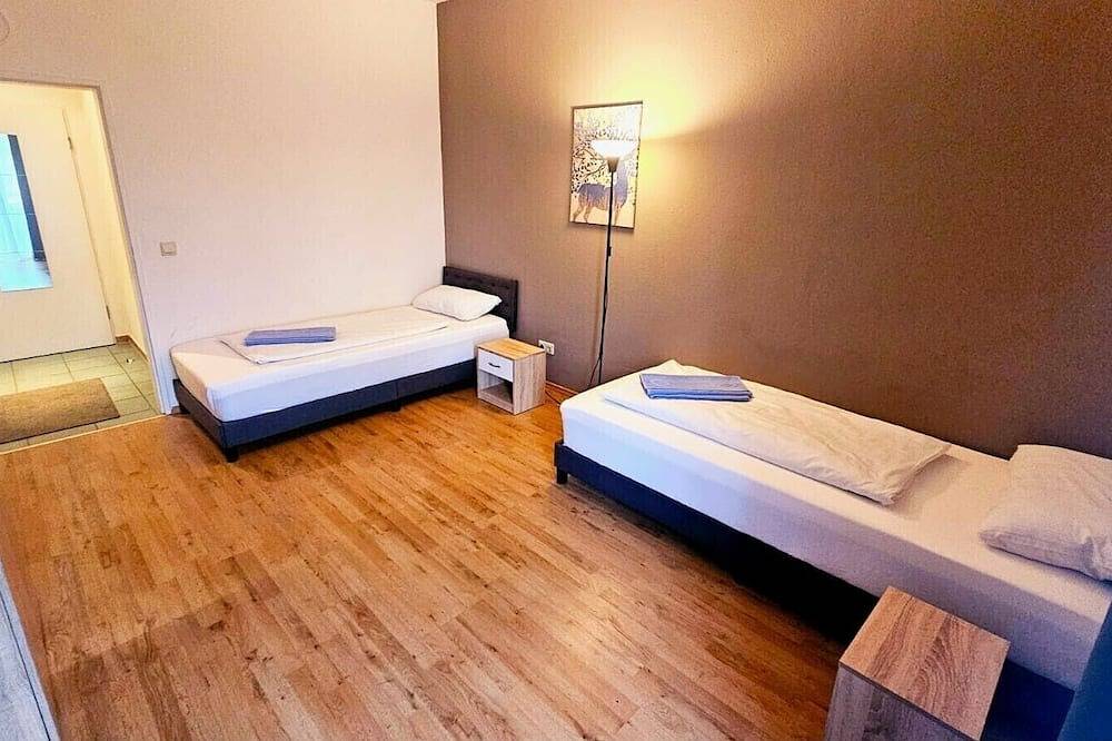 Ganze Wohnung, 1 Zimmer/room in Oberschleißheim, Oberbayern
