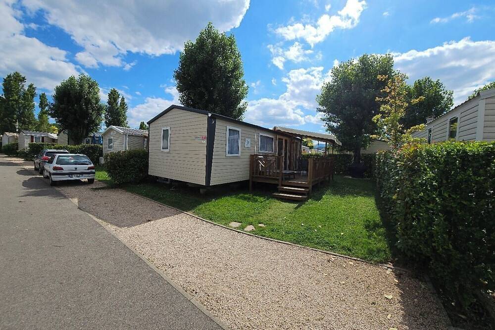Mobil Home Dans un Camping 4 Étoiles, au Porte du Mont Pilat alt 1400m in Condrieu, Pilat Regional Nature Park