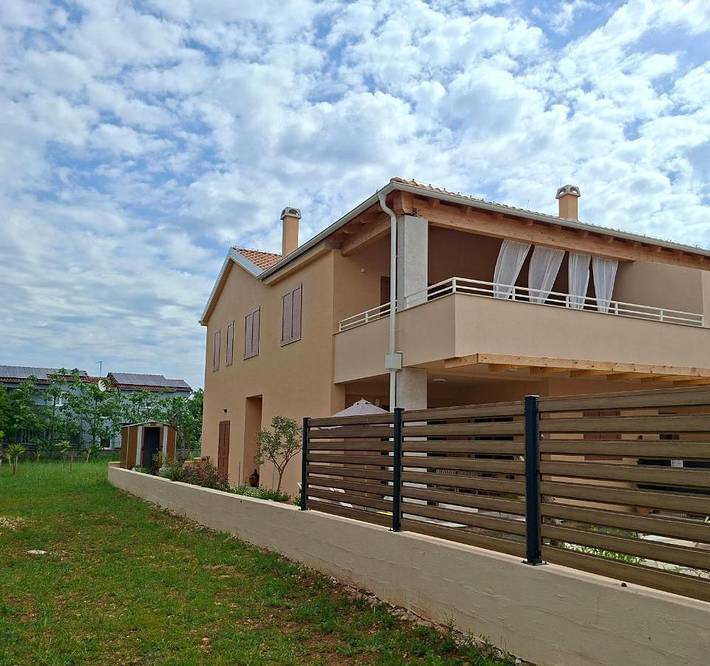 Villa pour 8 personnes, avec piscine ainsi que jardin et vue à Biograd na Moru - 3