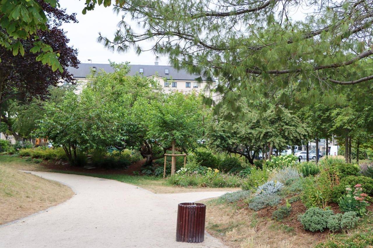 Appartement entier, One-Bedroom Apartment in Rueil-Malmaison, Hauts-de-Seine