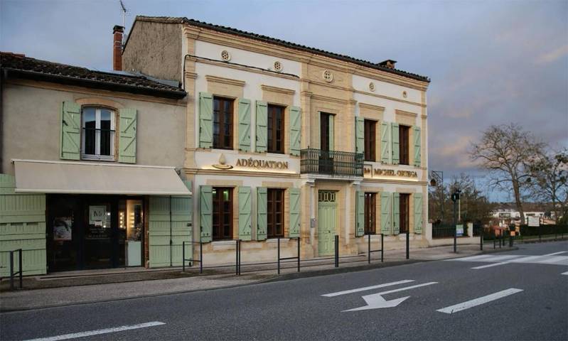 Gîte pour 4 personnes, avec terrasse ainsi que vue et piscine à Montrabé