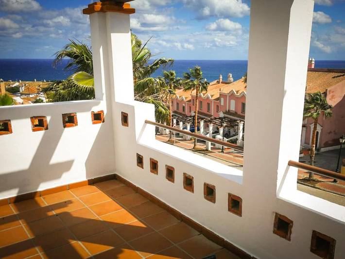 Apartamento para 3 personas, con vistas además de piscina y terraza en La Alcaidesa