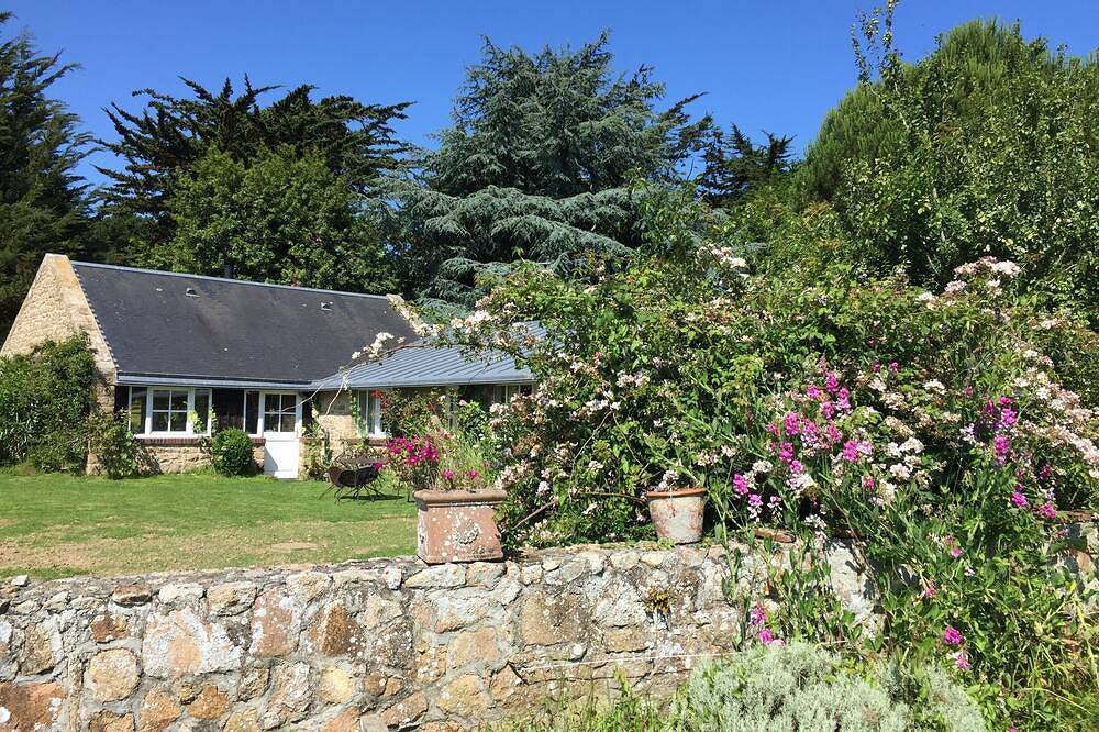 Maison et jardin île de Bréhat en Bretagne, équipée, confortable en toute saison in Île-de-Bréhat, Côte de Goëlo
