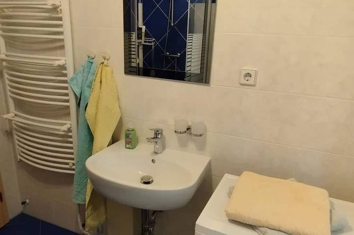 Mitten im Grünen - Haus mit 3 Schlafbereichen, Terrasse und großem Pool in Glien, Ruppiner Seenland