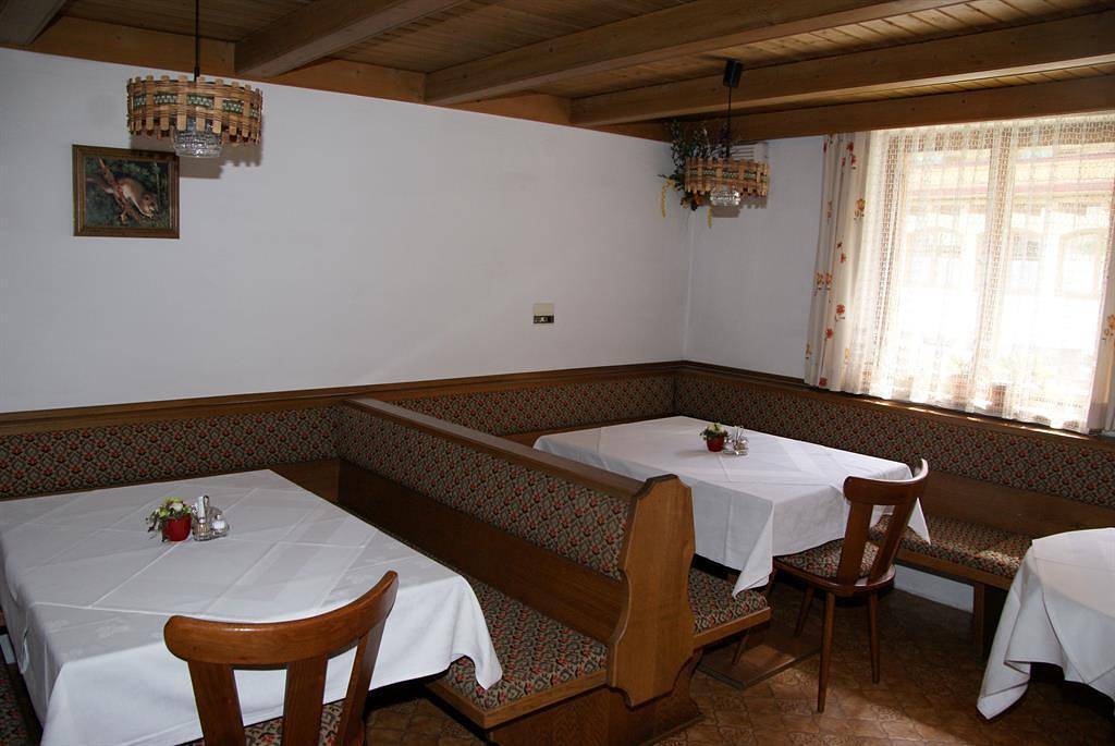 Dreibettzimmer mit Dusche, Wc in Dienten am Hochkönig, Pinzgau