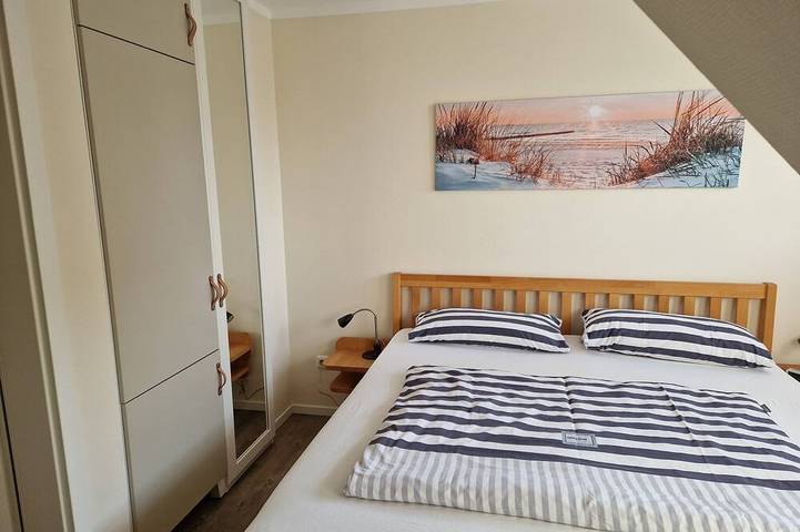 Haus Sonnenstern, Reetdachhaus, Wlan, zentral, Strandkorb, Außenjalousien, Kamin in Zingst, Fischland - Darß - Zingst