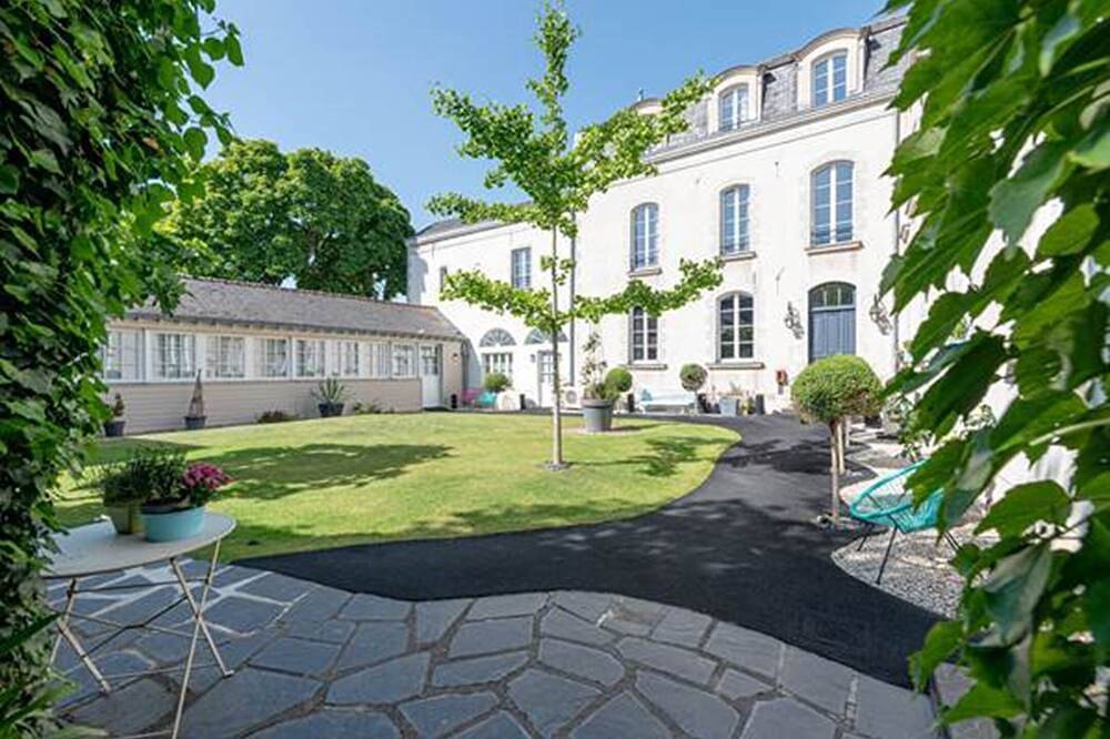 Entire apartment, Spa Rosa Rosae Apartment in Angers, Angers region