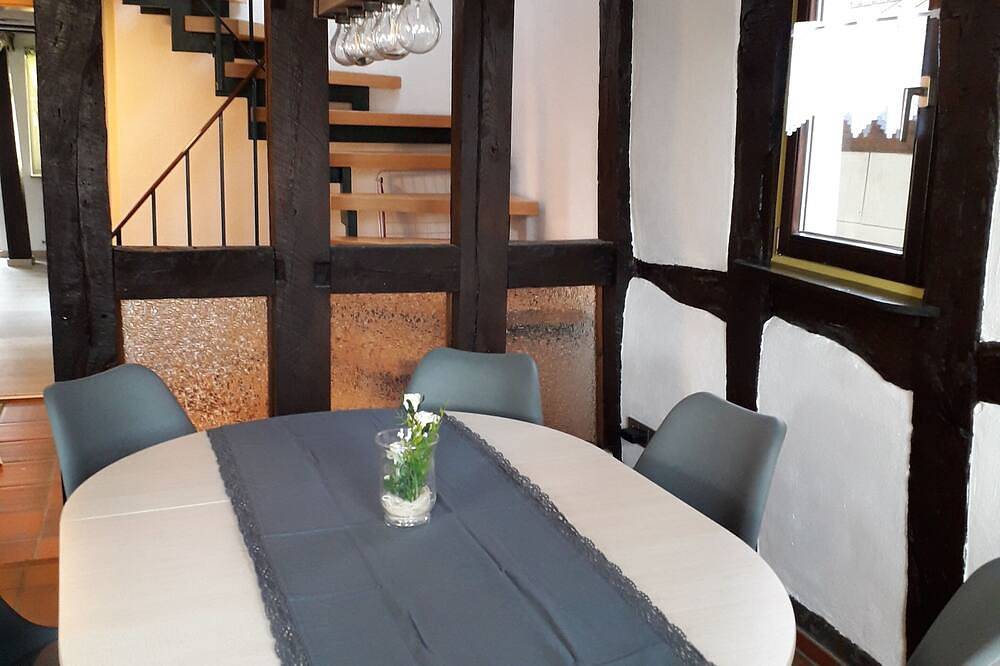 Ganze Wohnung, Ferienwohnung Altstadtblick - zentral gelegen in der Fachwerkstadt mit Balkon in Alsfeld, Vogelsberg Region