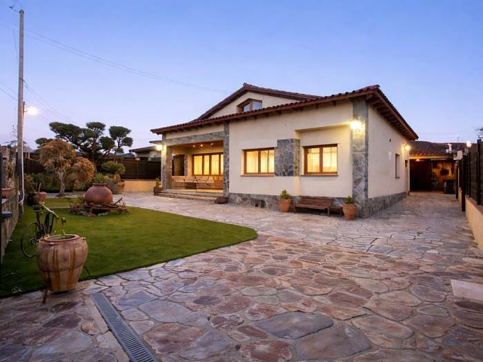 Ferienhaus für 5 Personen, mit Pool und Garten