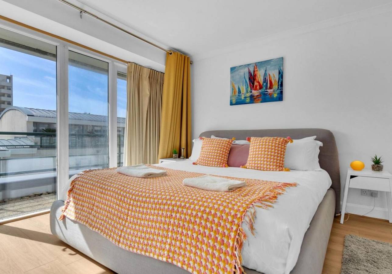 Golden Sunset House Free Parking | By My Getaways in Hove, Brighton