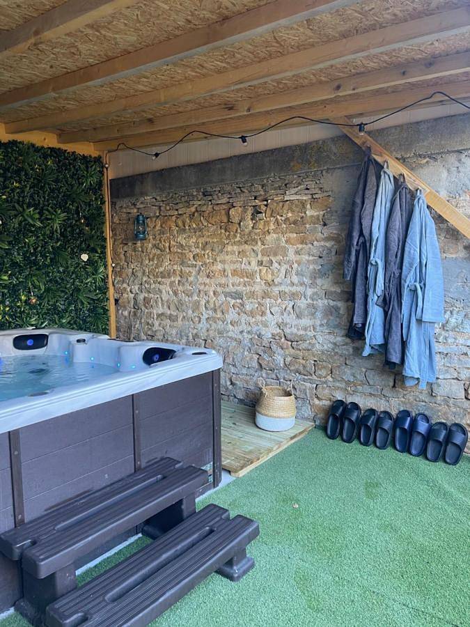 Location de vacances pour 4 personnes, avec jacuzzi et terrasse, animaux acceptés à Perrigny-lès-Dijon - 2