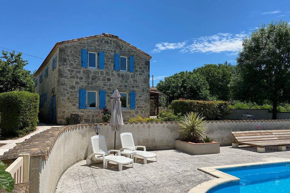 Detached Stone Barn in Lacépède, Quercy