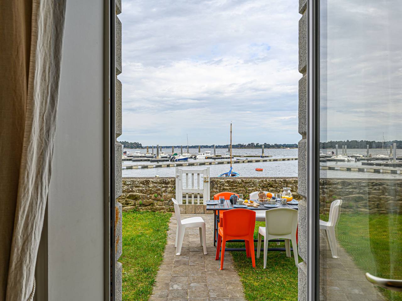 Maison du Port in Locmariaquer, Côte des Mégalithes