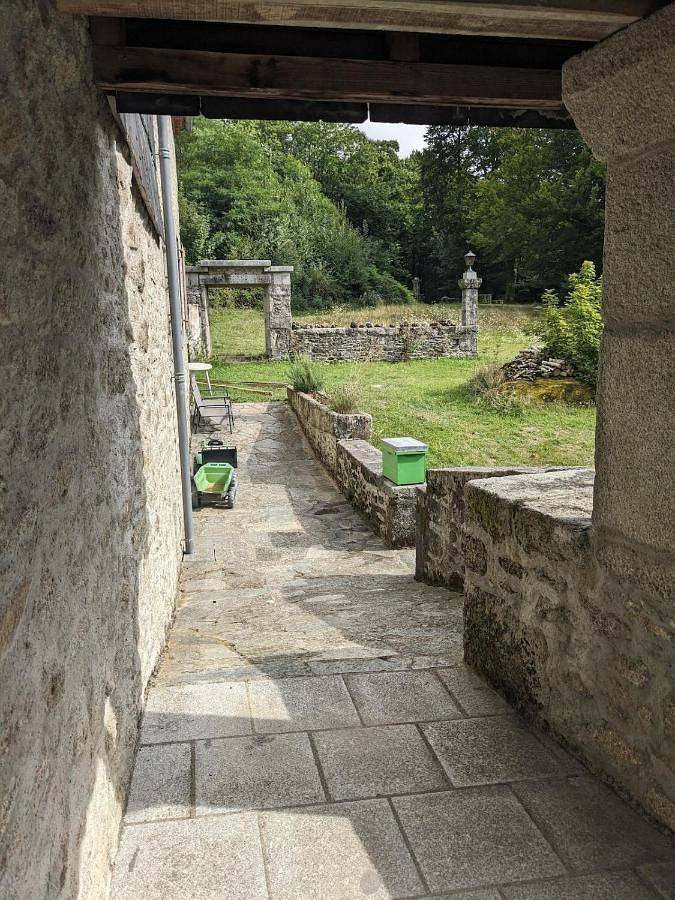 Location de vacances pour 6 personnes, avec vue ainsi que jardin et terrasse à Lacrouzette - 2