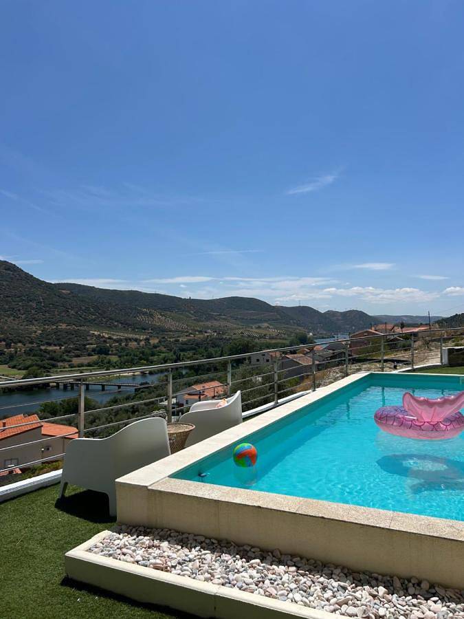 Chambre d’hôte pour 2 personnes, avec jardin et piscine, animaux acceptés dans Foz do Sabor