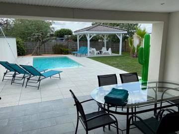 Gîte pour 6 personnes, avec jardin et piscine à Lherm