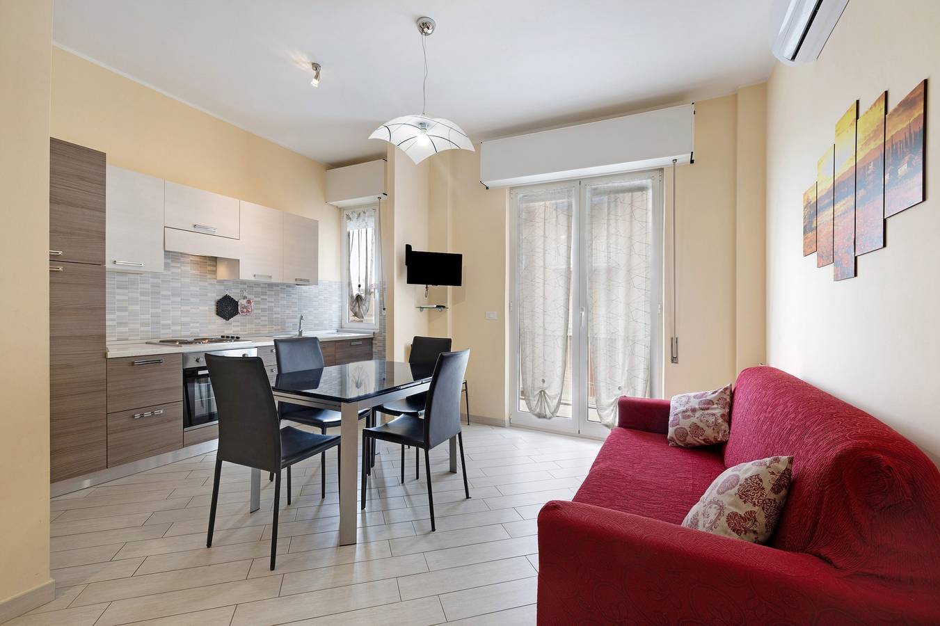 Apartamento entero, Apartamento 'Loano Home' con balcón y aire acondicionado in Loano, Riviera di Ponente