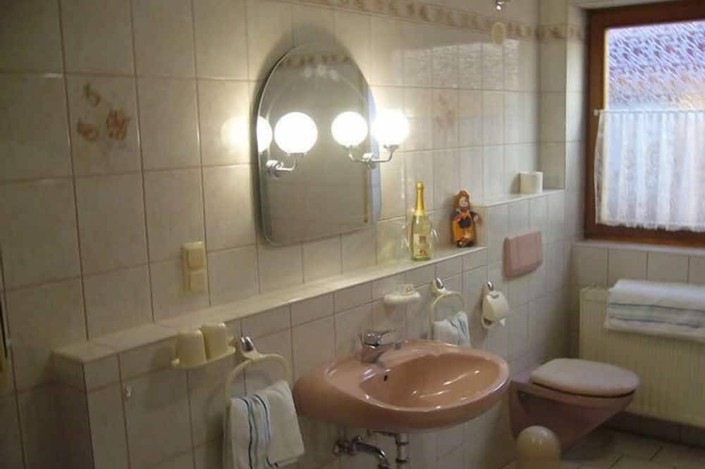 Ganze Wohnung, Ferienwohnung Rhön (55qm) im Erdgeschoss (behindertengerecht) in Bad Bocklet, Rhön-Bayern
