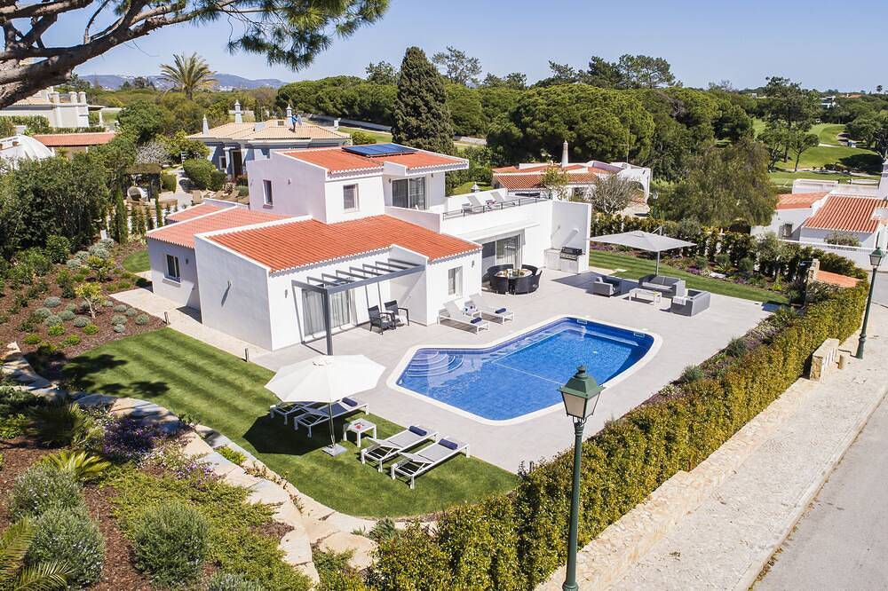 Casa vacanza a Almancil a partire da 984€ a notte