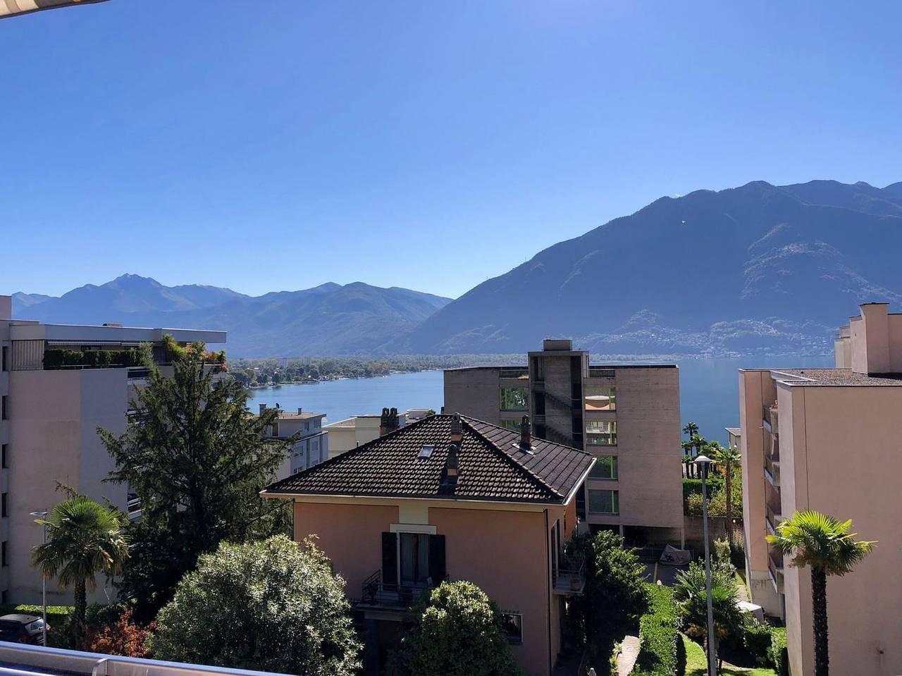 Ganze Wohnung, Casa Verbanella: Komfortables 4-Zimmer-Ferienhaus mit Seeblick in Minusio in Minusio, Tessiner Alpen