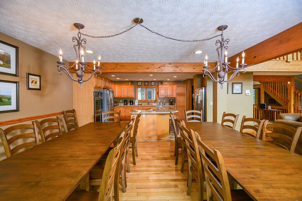 Wunderschönes Haus am See mit privatem Innenpool in Deep Creek Lake