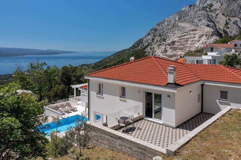 Villa Prestige in Bast in Baska Voda, Makarska Riviera