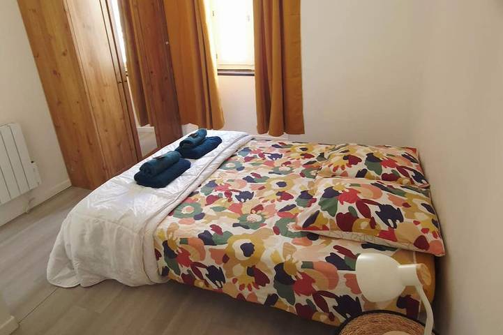 Ganze Wohnung, Two-bedroom apartment with Wi-Fi and free parking in the city center in Saint-Gaudens, Haute-Garonne