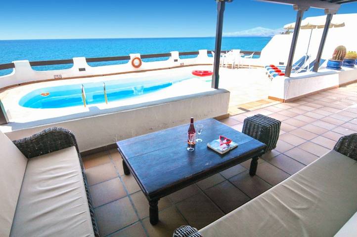 Villa La Mar Deluxe - A Lovely 3 Bedroom Villa - Magnificent Sea Views - Great Location in Puerto del Carmen, Tías