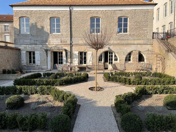 Chambre d’hôte pour 2 personnes, avec Jacuzzi et Terrasse ainsi que Jardin et Piscine