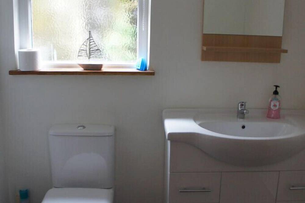 Miner's Cottage: Traditional Cottage with Lake Views in Coniston, Lake District