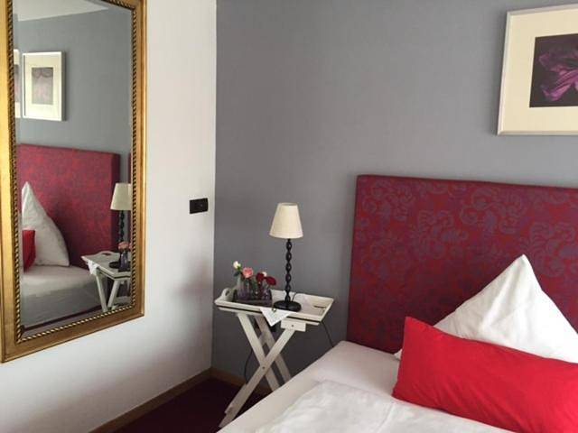 Family Room (2 Adults + 2 Children) in Heddernheim, Frankfurt nad Menem
