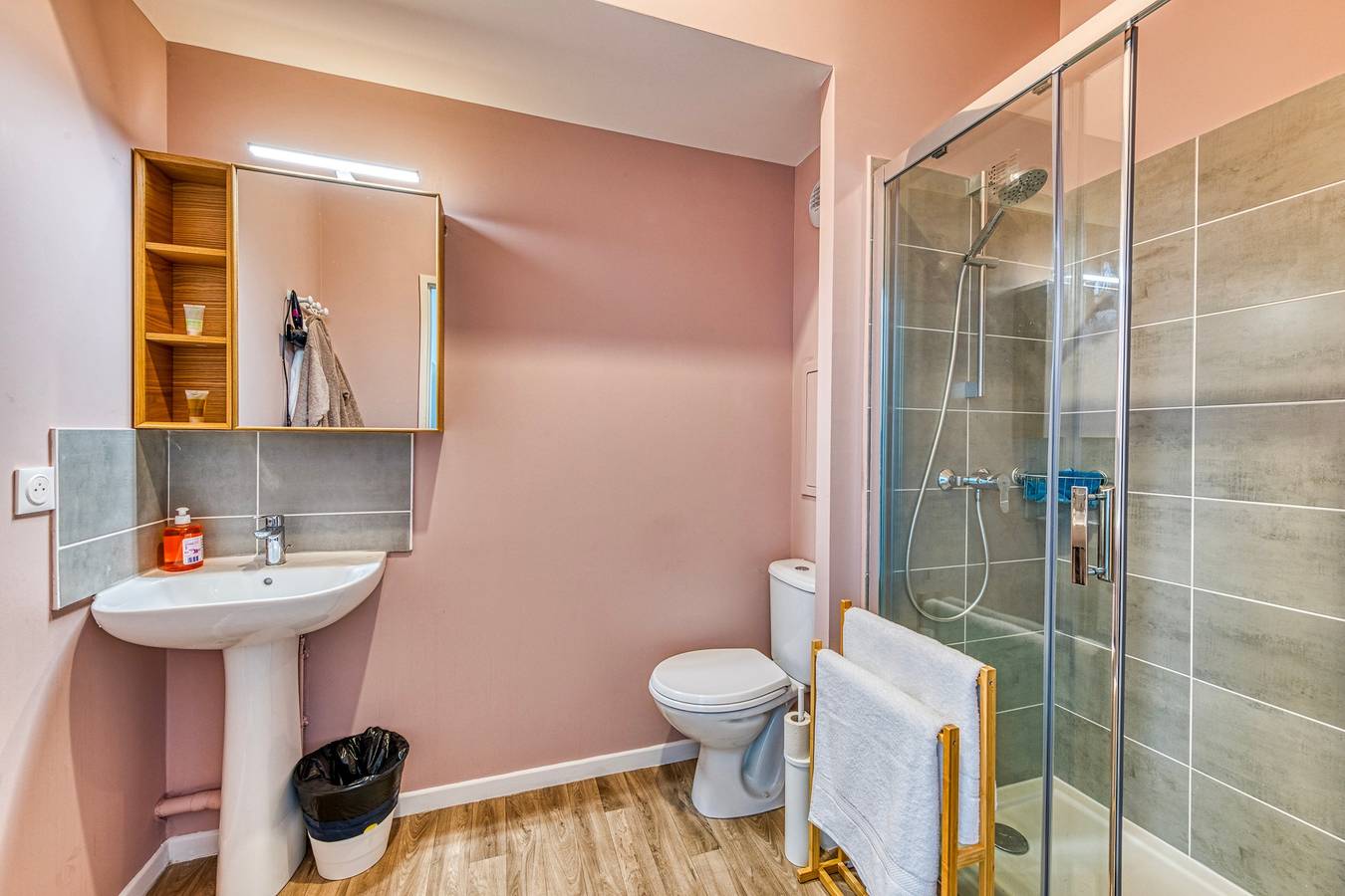 Entire apartment, Moulin à Vent A01 - Studio à 200m du canal in Bondy, Seine-Saint-Denis
