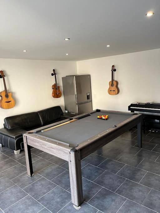 Gîte pour 12 personnes, avec jardin et jacuzzi à Rocquancourt