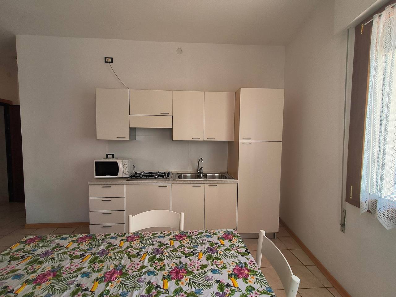 Entire apartment, Apartment 'Villa Nicole 1' with Private Terrace, Balcony and Air Conditioning in Lido di Jesolo, Jesolo