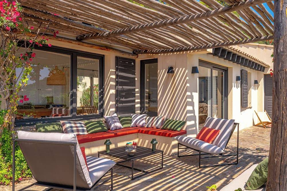 A 900m de la plage de Palombaggia, villa avec piscine et vue mer. Climatisation. in Palombaggia, Porto-Vecchio