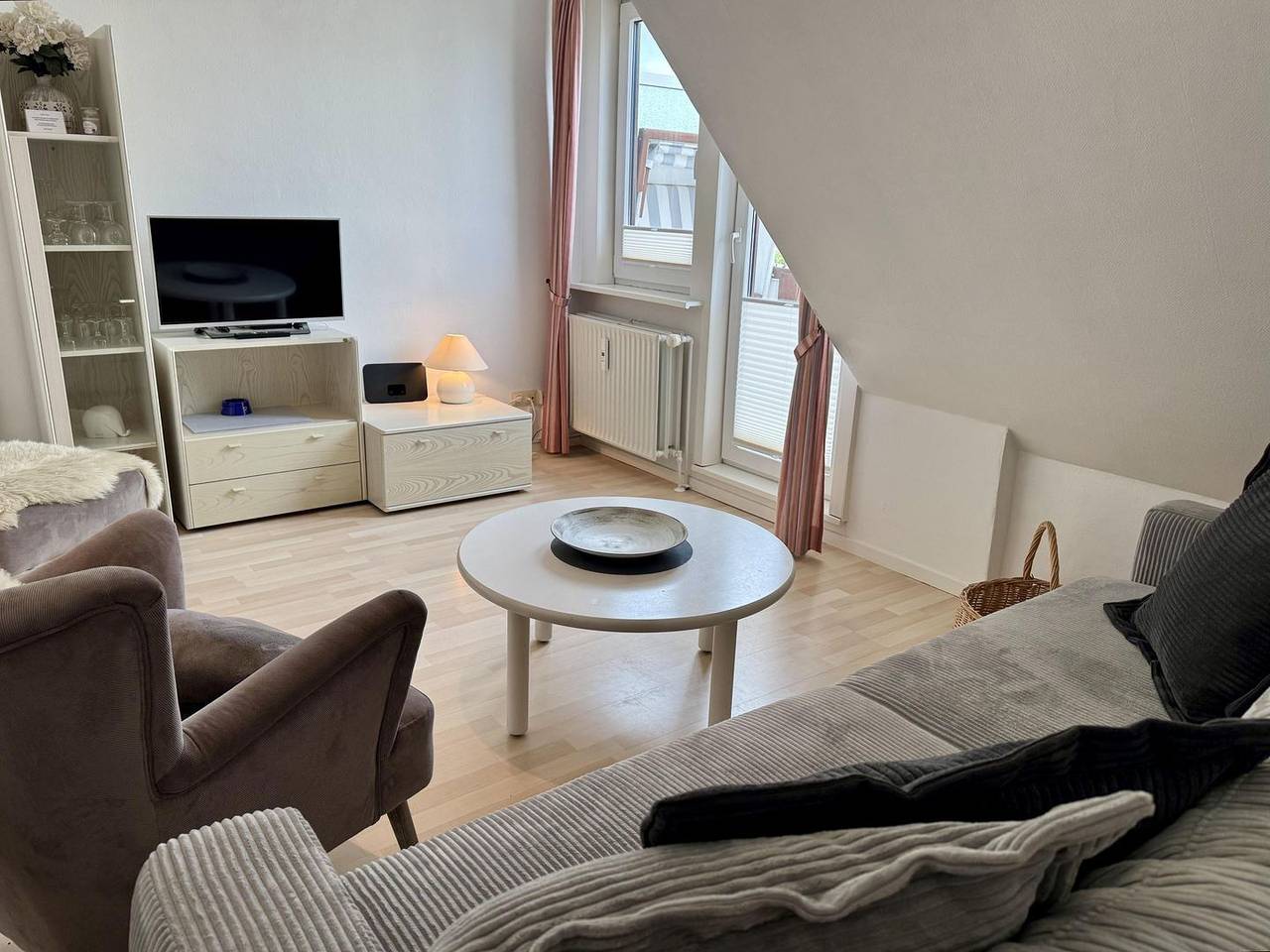 Ganze Wohnung, 2-Zimmer Whg. für 4 Personen mit Balkon, Stellplatz, WLAN. Haustier erlaubt. in Westerland, Sylt (Gemeinde)