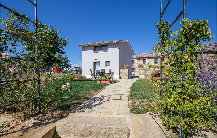 Ferienhaus für 4 Personen, mit Terrasse und Garten in Koper